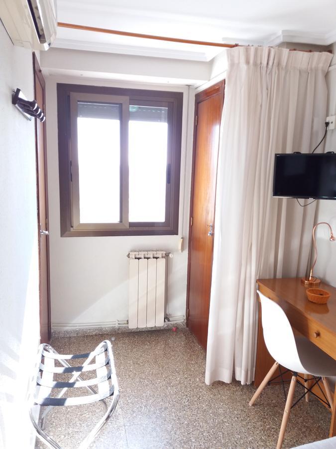 Hostal La Pilarica Патерна Экстерьер фото